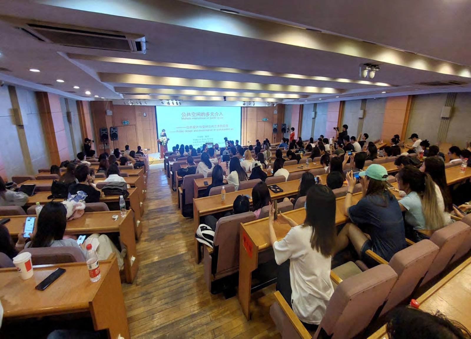 강의실을 가득 채운 공공디자인 세미나 참가자들
